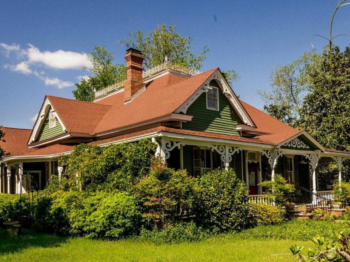 Holly House Of Hamilton Bed & Breakfast Exterior photo