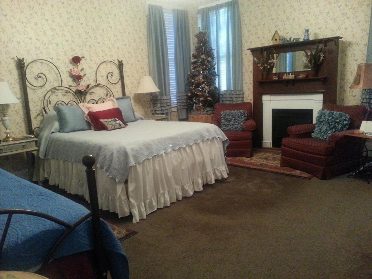 Holly House Of Hamilton Bed & Breakfast Exterior photo