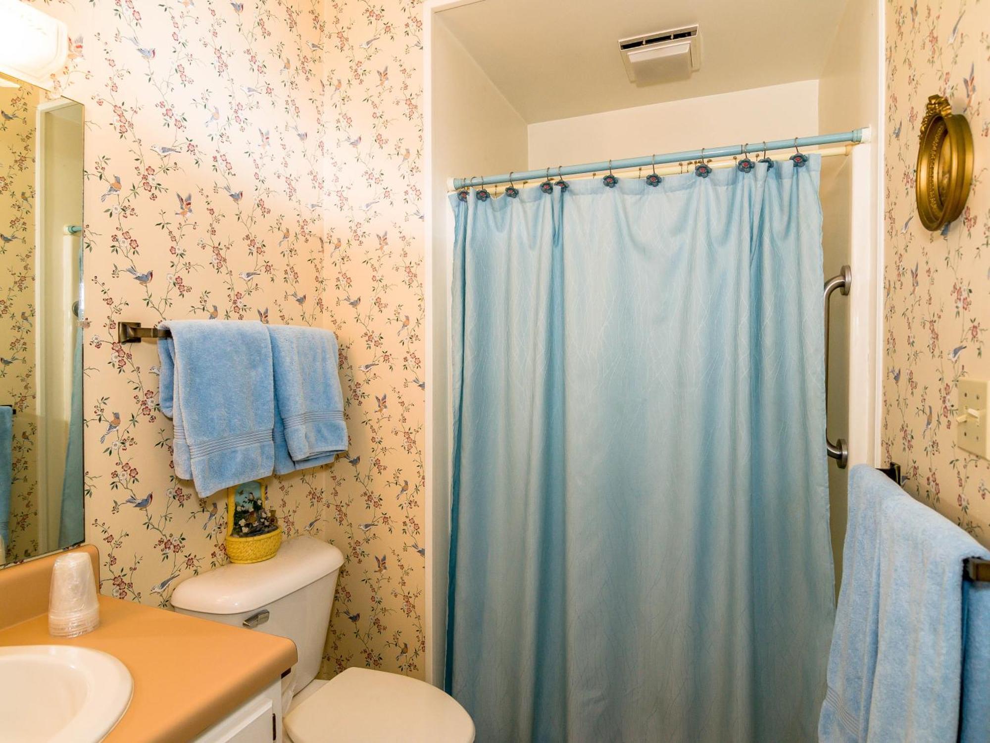 Holly House Of Hamilton Bed & Breakfast Room photo