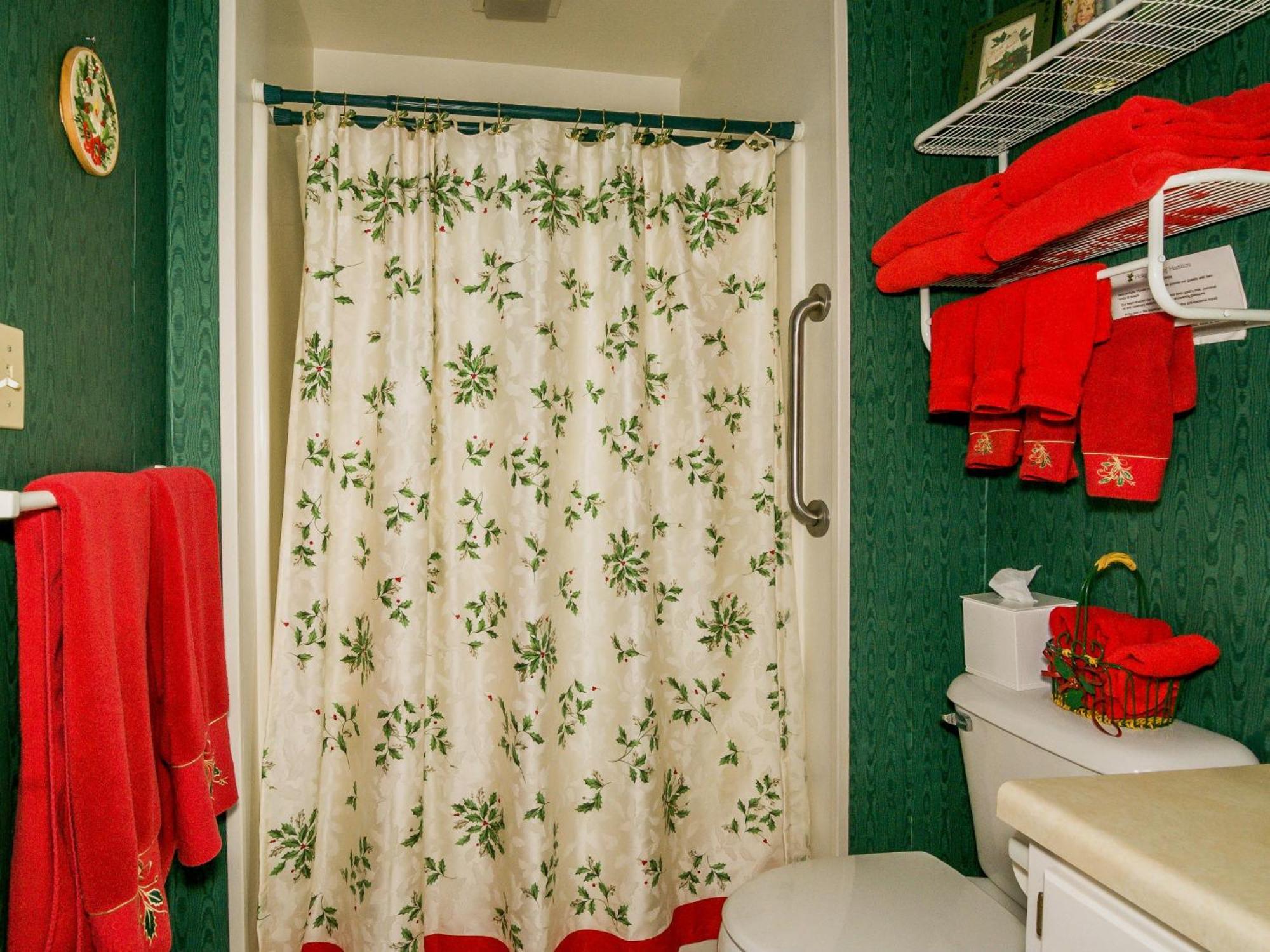 Holly House Of Hamilton Bed & Breakfast Room photo