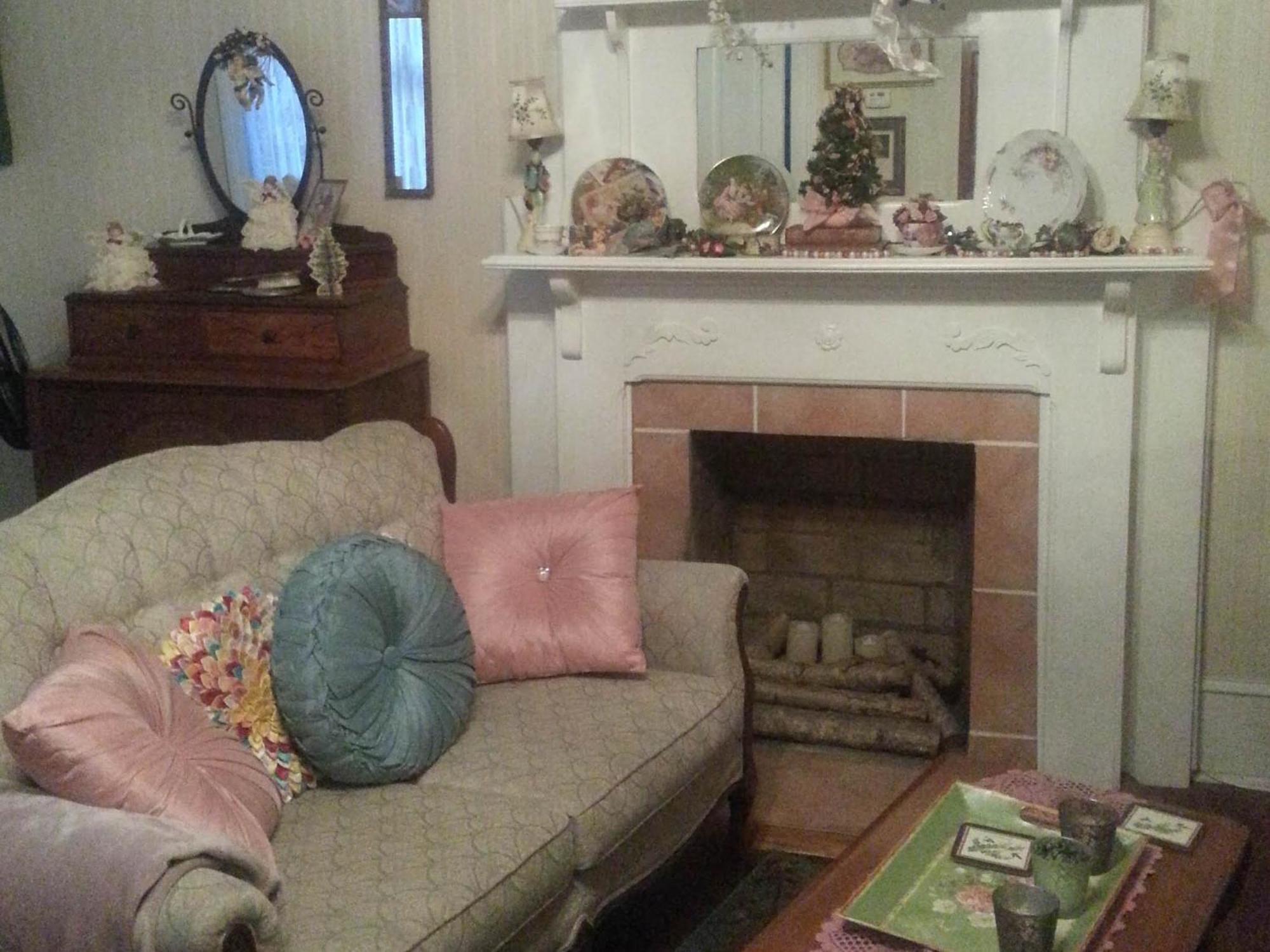 Holly House Of Hamilton Bed & Breakfast Room photo