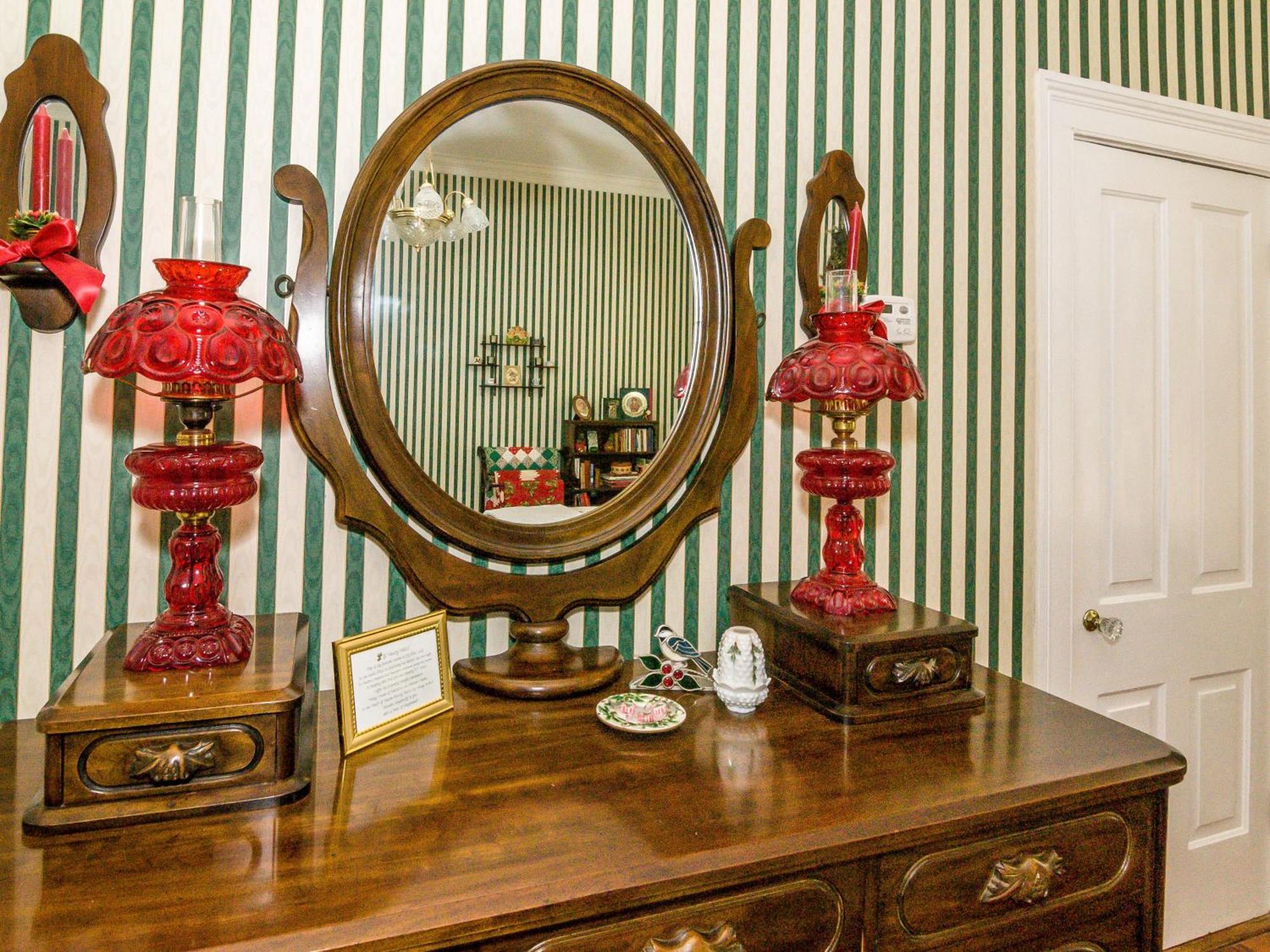 Holly House Of Hamilton Bed & Breakfast Room photo