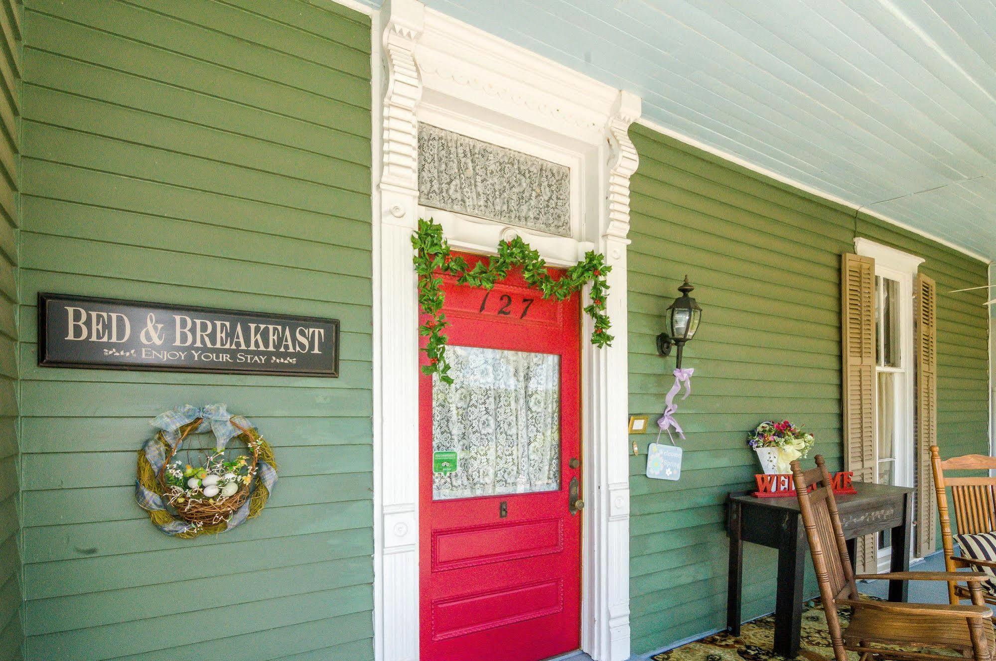 Holly House Of Hamilton Bed & Breakfast Exterior photo