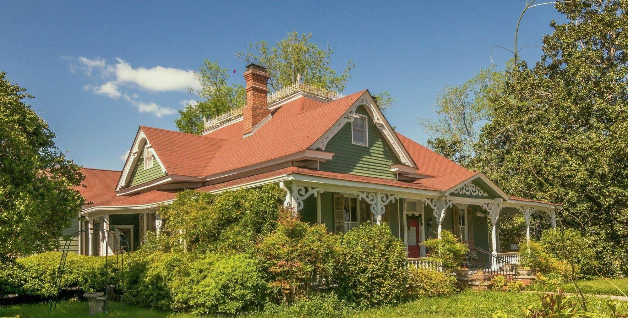 Holly House Of Hamilton Bed & Breakfast Exterior photo